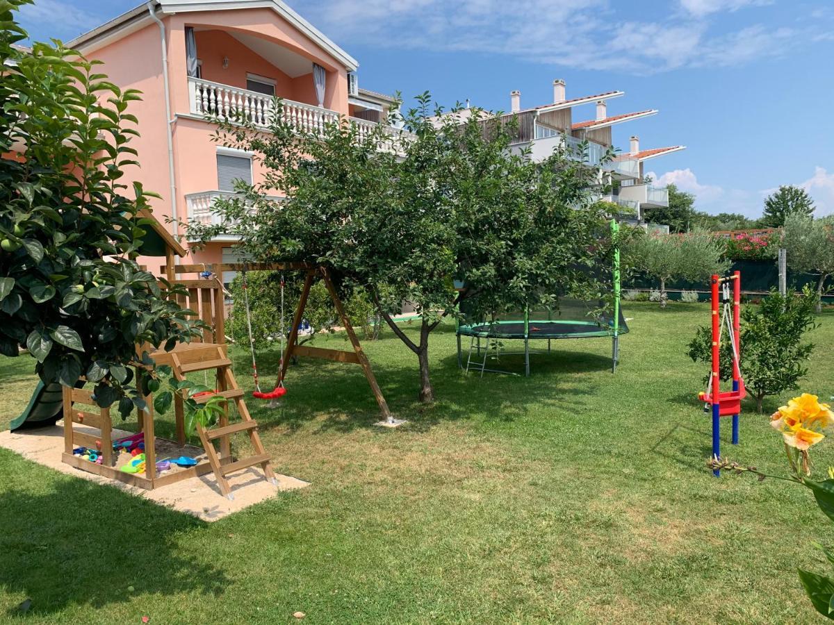 Apartments Rosa ウマグ エクステリア 写真