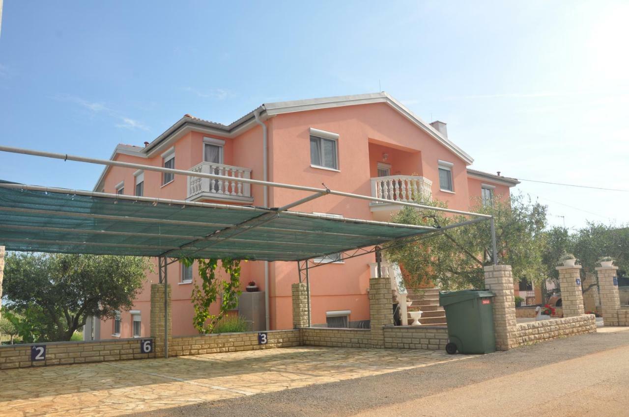 Apartments Rosa ウマグ エクステリア 写真